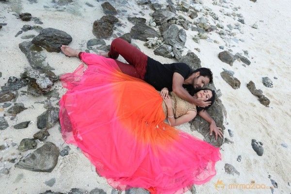 Oru Melliya Kodu movie working Stills