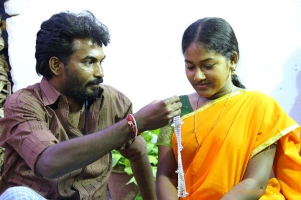 Oru Thozhan Oru Thozhi Tamil Film Stills