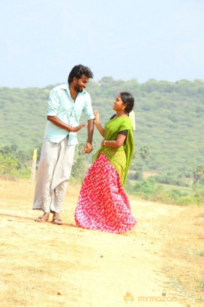 Oru Thozhan Oru Thozhi Tamil Film Stills