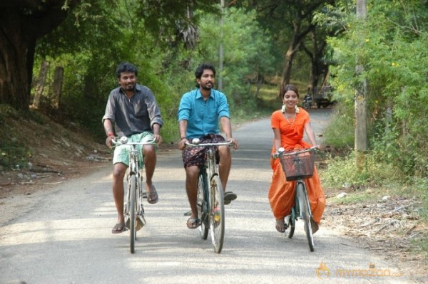 Oru Thozhan Oru Thozhi Tamil Film Stills