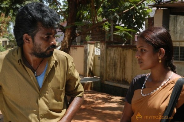 Oru Thozhan Oru Thozhi Tamil Film Stills