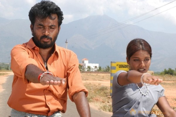 Oru Thozhan Oru Thozhi Tamil Film Stills