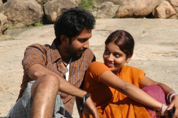 Oru Thozhan Oru Thozhi Tamil Film Stills