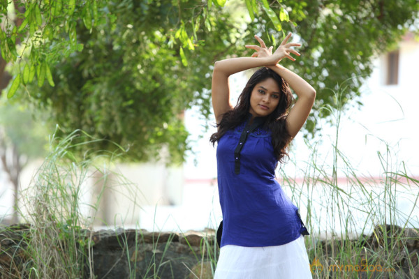 Pani Vizhum Malar Vanam Movie Stills 