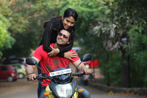 Pani Vizhum Malar Vanam Movie Stills 