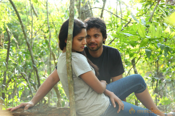 Pani Vizhum Malar Vanam Movie Stills 