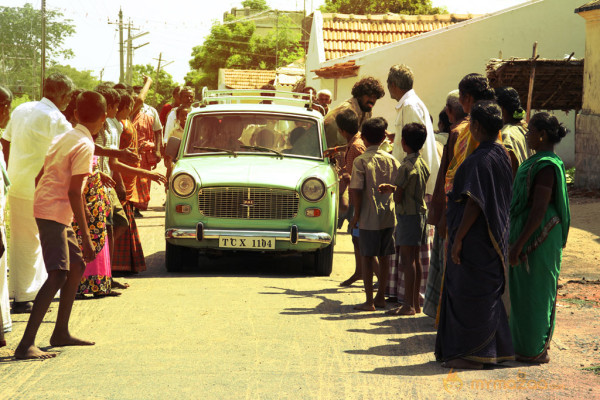 Pannaiyarum Padminiyum Movie Stills 