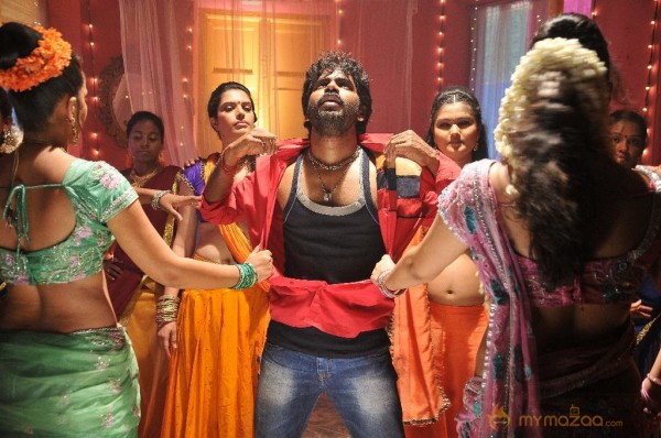 Pongadi Neengalum Unga Kadhalum Movie Stills 