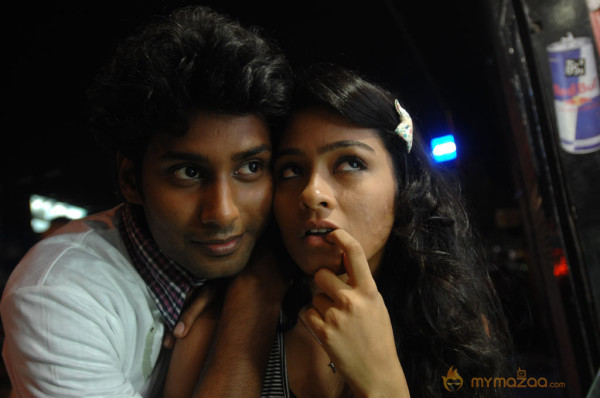 Ponmaalai Pozhudhu Movie Stills 