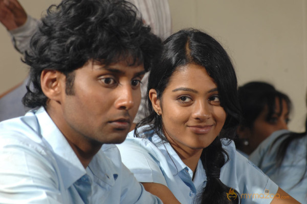 Ponmaalai Pozhudhu Movie Stills 