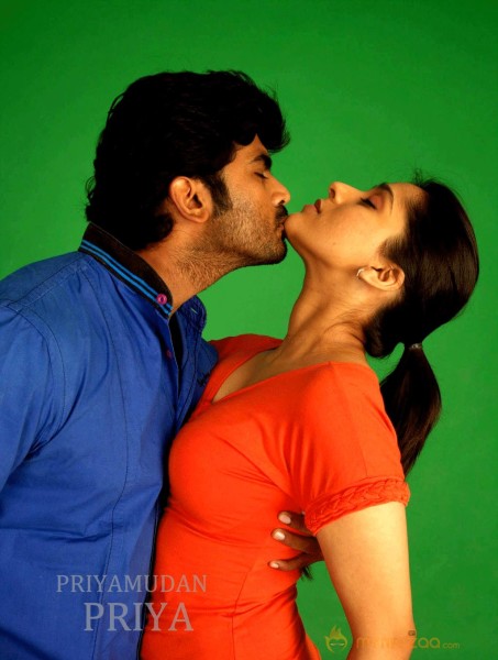 Priyamudan Priya Movie Stills 