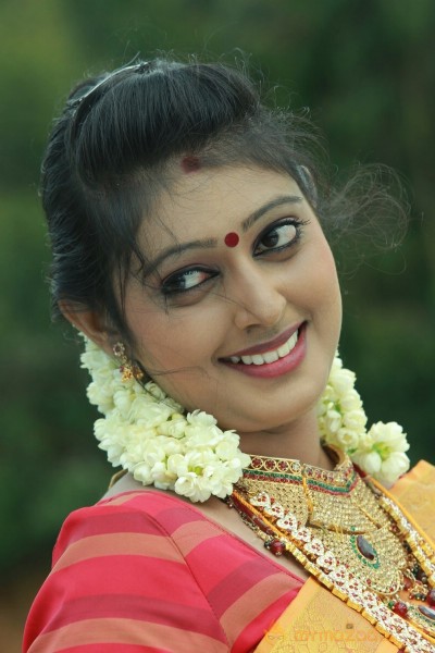 Puthusa Nan Poranthen Movie Stills