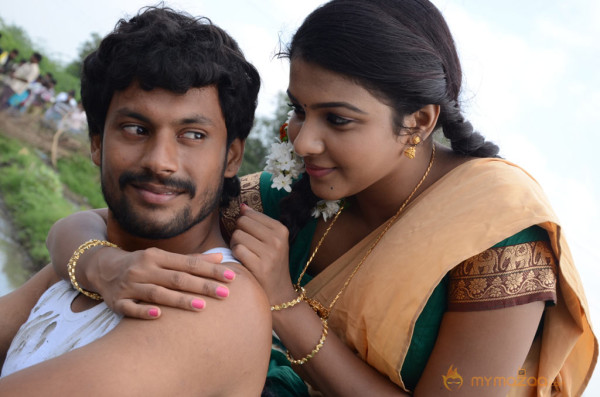 Retta Vaalu Movie Hot Stills 