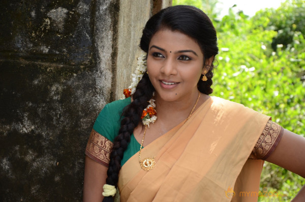 Retta Vaalu Movie Hot Stills 