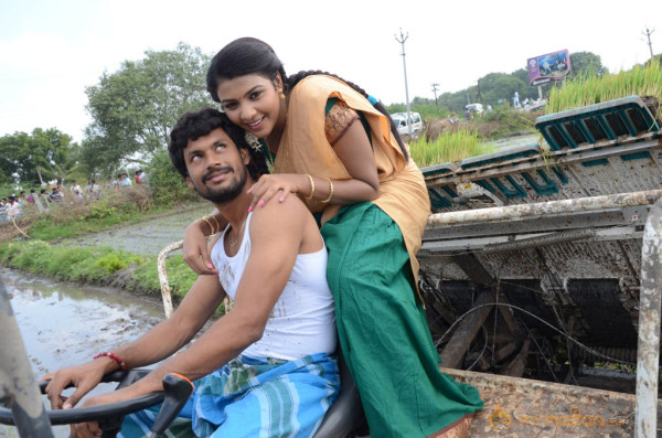 Retta Vaalu Movie Hot Stills 