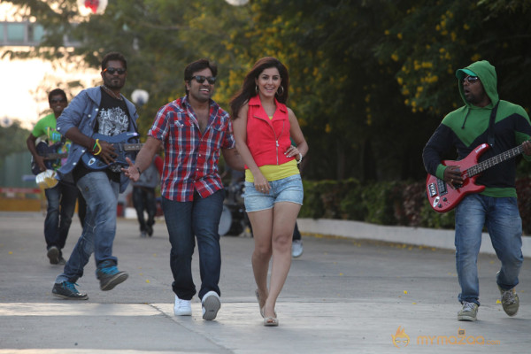 Thillu Mullu Movie Latest Stills 