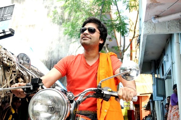 Vaanam Movie Still