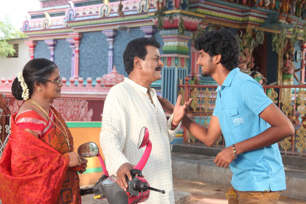 Vadakkum Therkum Movie Stills 