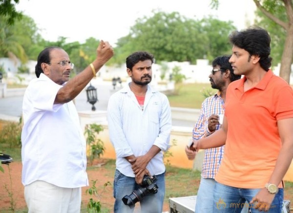 Valli Movie Working Photos