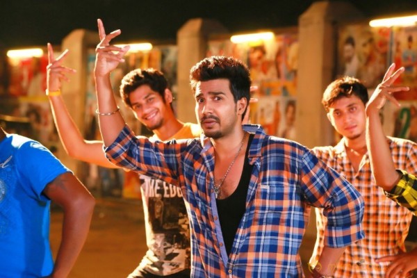 Velainu Vandhutta Vellaikaaran Movie Stills