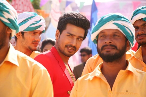 Velainu Vandhutta Vellaikaaran Movie Stills