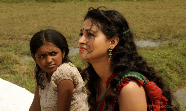 Vidiyum Mun Movie Stills 