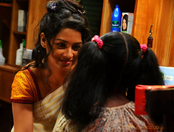 Vidiyum Mun Movie Stills 