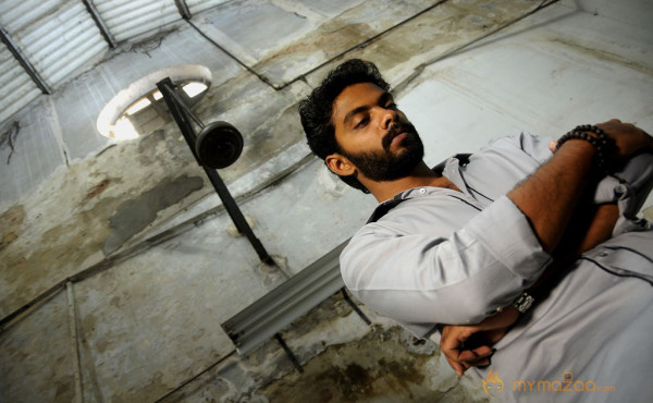 Vidiyum Mun Movie Stills 