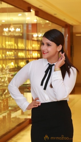 Actress Mannara Chopra New Photos