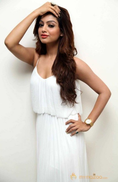  Akanksha Puri White Dress Pics 