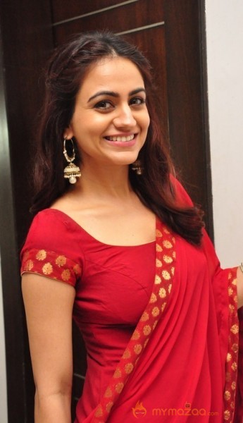 Aksha Pardasany Hot Gallery