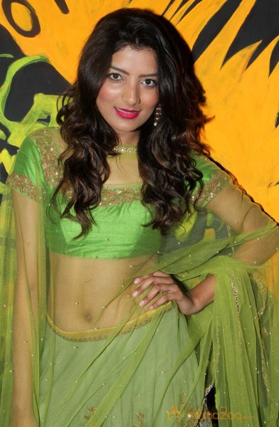  Aliya Khan Green Dress Pics 