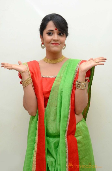  Anchor Anasuya Green Saree Photoshoot 