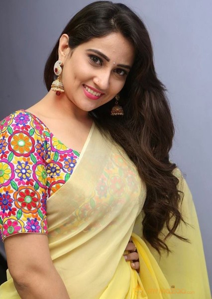 Anchor Manjusha Latest Photos in Saree