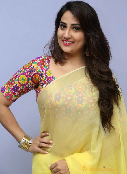 Anchor Manjusha Latest Photos in Saree