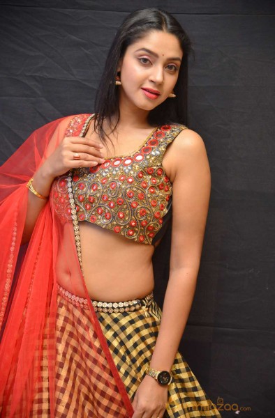  Angana Roy 