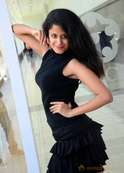  Anukriti Govind Sharma Beautiful Photoshoot In Black Dress 