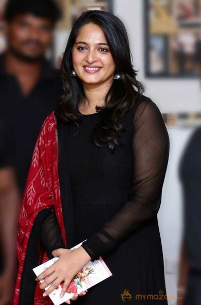  Anushka Photoshoot At Rudhramadevi Promotion 