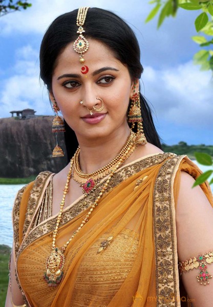  Anushka Shetty 