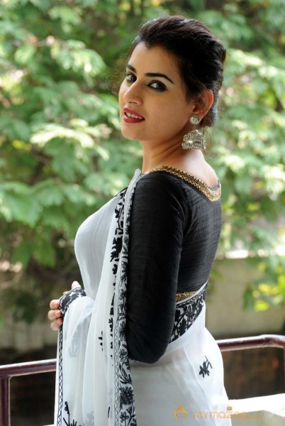  Archana Beautiful Black And White Saree Pics 