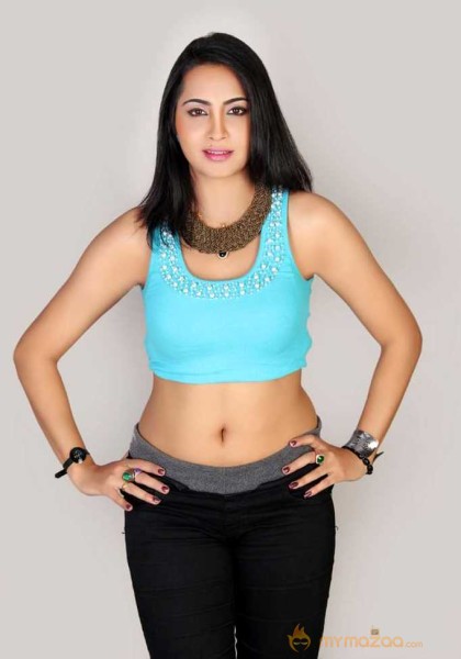  Arshi Khan 