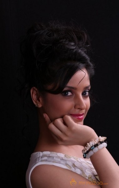 Divya New Pics