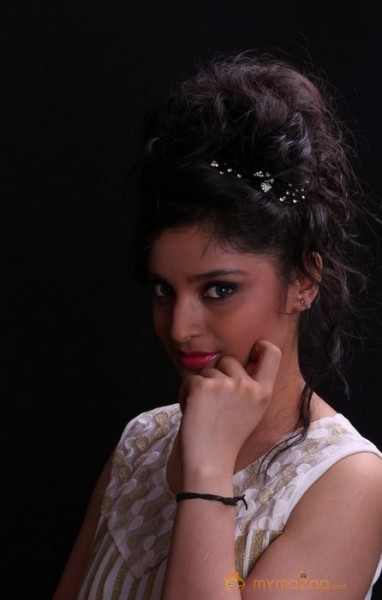 Divya New Pics