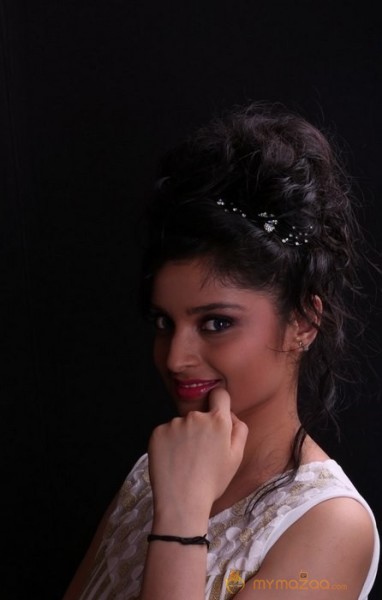 Divya New Pics