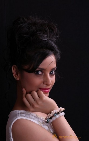 Divya New Pics