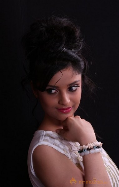 Divya New Pics