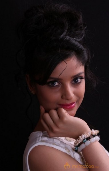 Divya New Pics