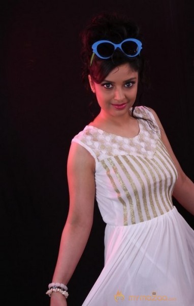 Divya New Pics