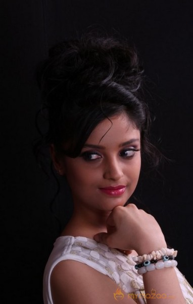 Divya New Pics