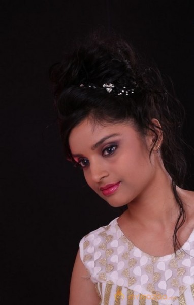 Divya New Pics